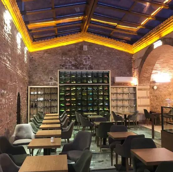 Teehaus-Einrichtung — Möbel aus Wirt & Werk Produktion